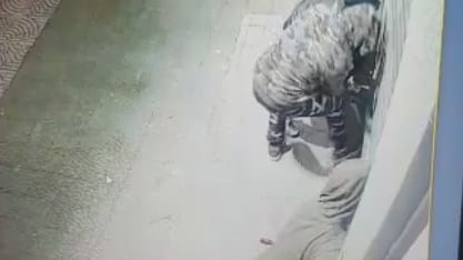 Furto in farmacia, il sindaco posta il video dei ladri su Fb