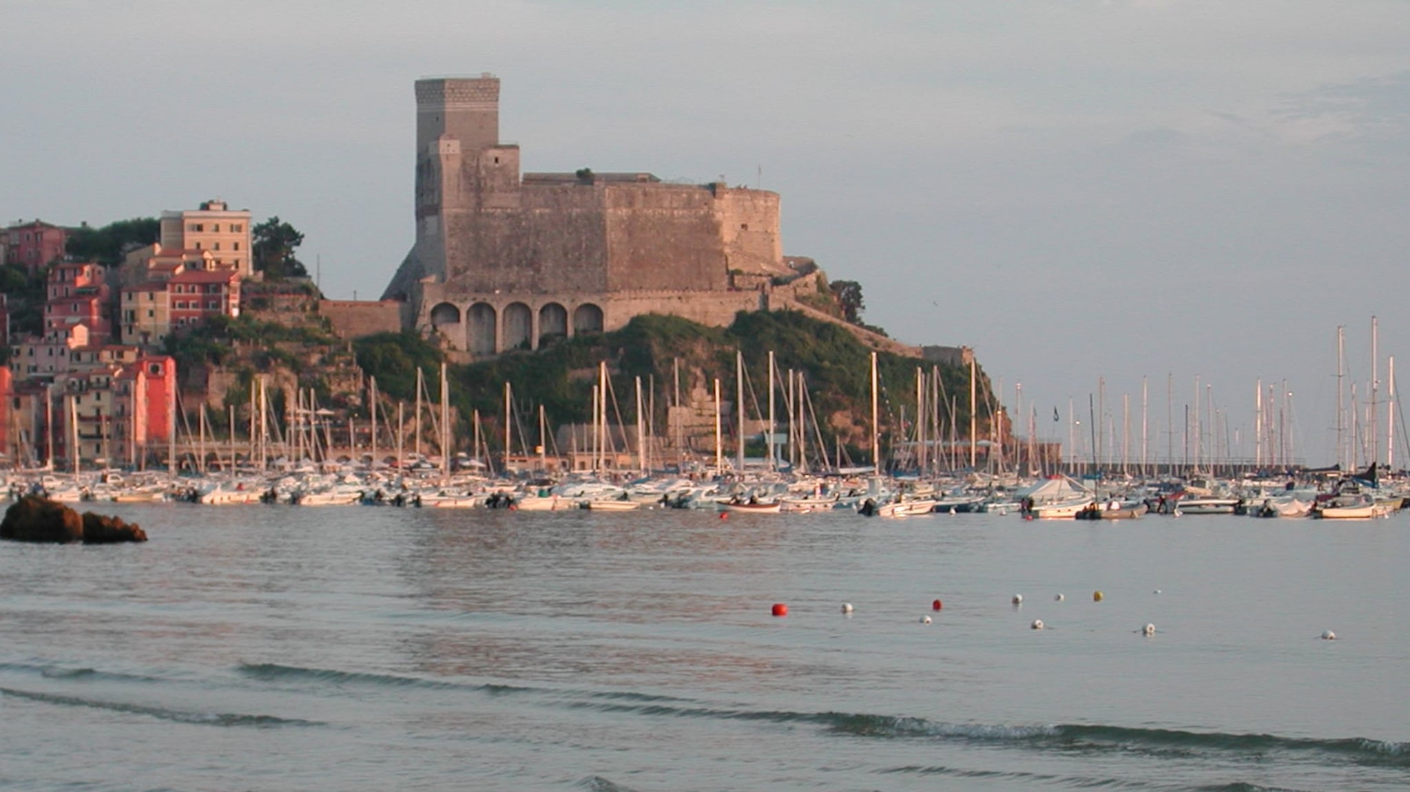 Il sindaco di Lerici risponde alla provocazione di Grillo: "Una prigione nel castello? Meglio celebrare i matrimoni"