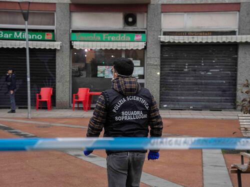 Il titolare ucciso nel bar con 5 colpi a bruciapelo. Caccia al killer nei video