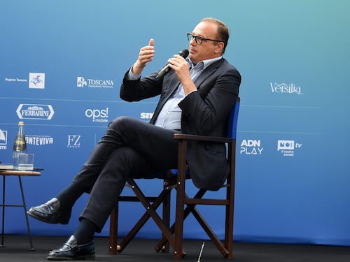 L’avvertimento di Cerno sulle elezioni: “Contro Meloni sarà una campagna violentissima”. Poi la sfida all’islamismo radicale: “Non ci fermeranno”