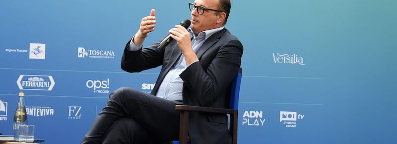 L’avvertimento di Cerno sulle elezioni: “Contro Meloni sarà una campagna violentissima”. Poi la sfida all’islamismo radicale: “Non ci fermeranno”