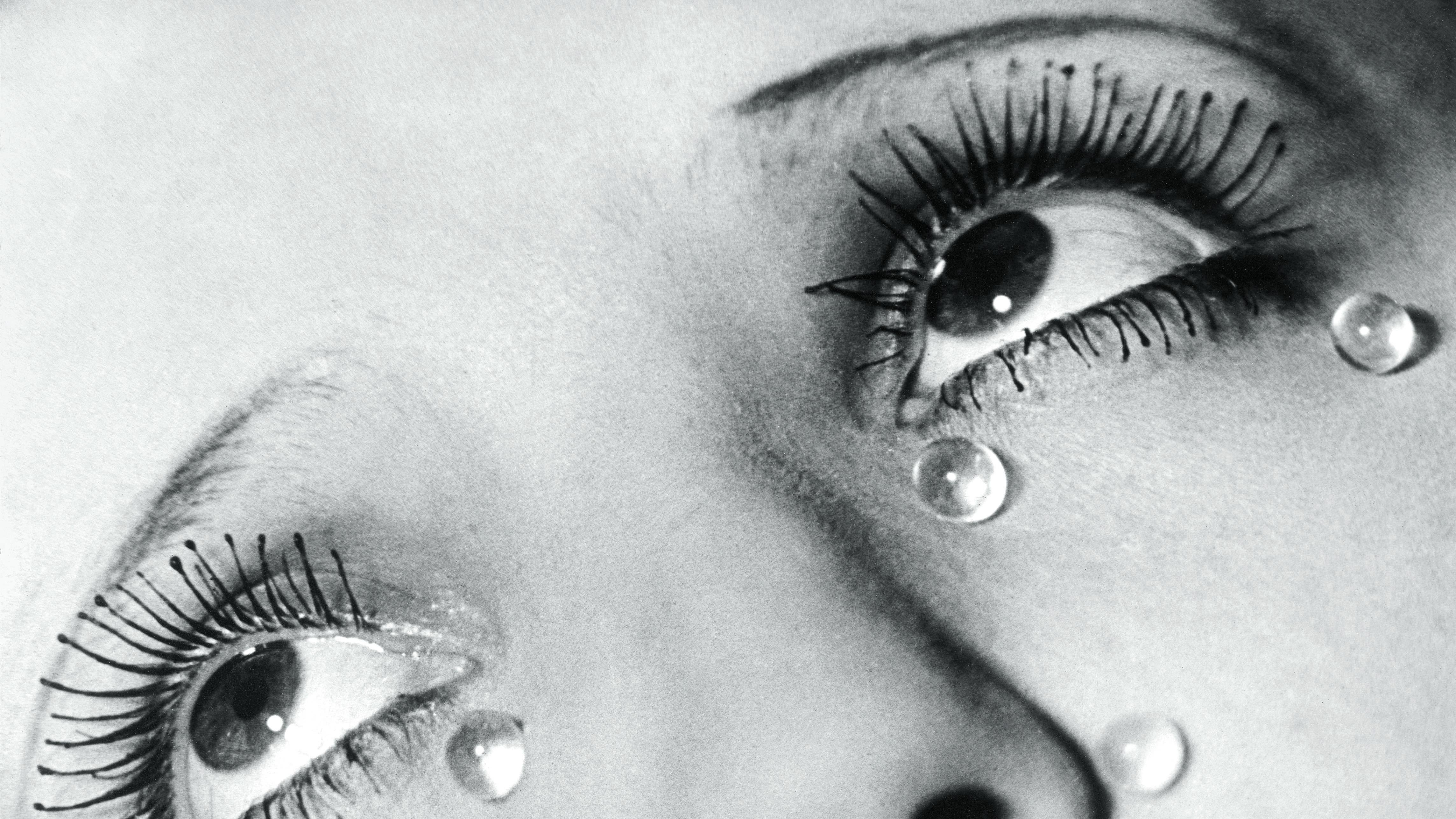 Le divine bellezze nell'arte di Man Ray, foto e disegni del genio surrealista