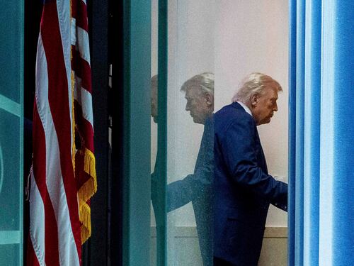 Trump ringhia con Putin. "Pace o conseguenze gravi"