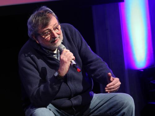 "Forse mi iscrivo". Guccini abbraccia il Pd con l'eskimo