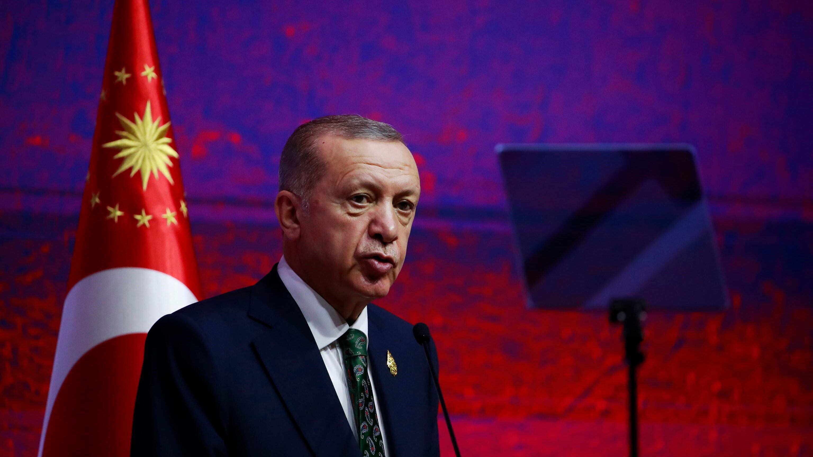 Erdogan, il malore in diretta tv e il progetto di impero ottomano