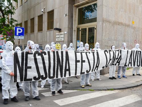 Coprifuoco alle 24, si tratta. I centri commerciali sperano