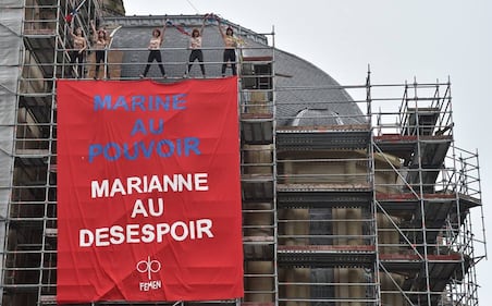 Protesta a seno nudo contro la Le Pen 2