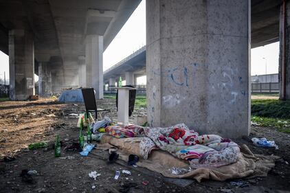Milano, accampamento migranti sotto cavalcavia Tangenziale Est 6