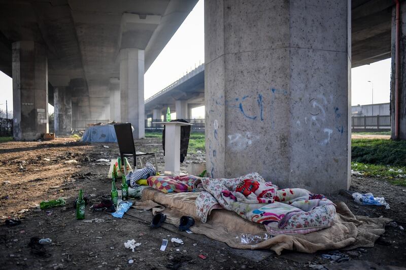 Milano, accampamento migranti sotto cavalcavia Tangenziale Est 6