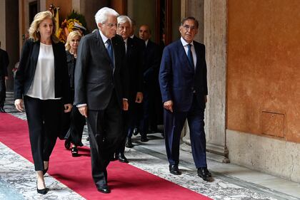 Napolitano, le immagini della camera ardente: il picchetto d'onore, le corone di fiori, l'arrivo dei politici 19