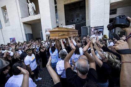 Il funerale del boss Casamonica 6