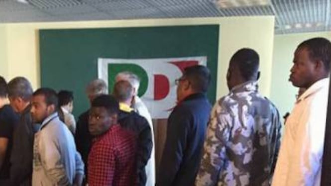 Primarie, il Pd fa votare tutti: anche minorenni ed extracomunitari