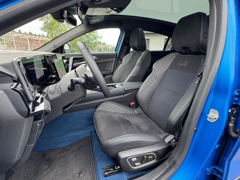 Renault Rafale plug-in: guarda la gallery del suv da 300 CV 18