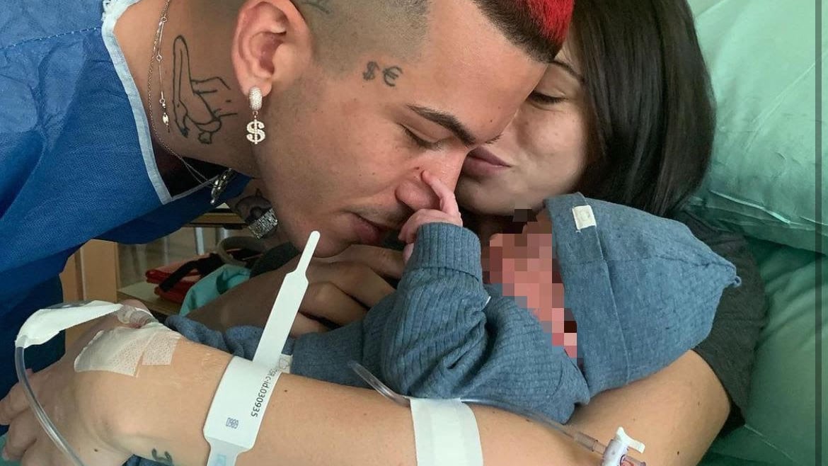 È nato Gabriel, il figlio di Sfera Ebbasta e Angelina Fiol Lacour