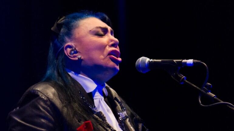 "Mi sento ancora una ventenne e canto la mia storia con le lady del pop"