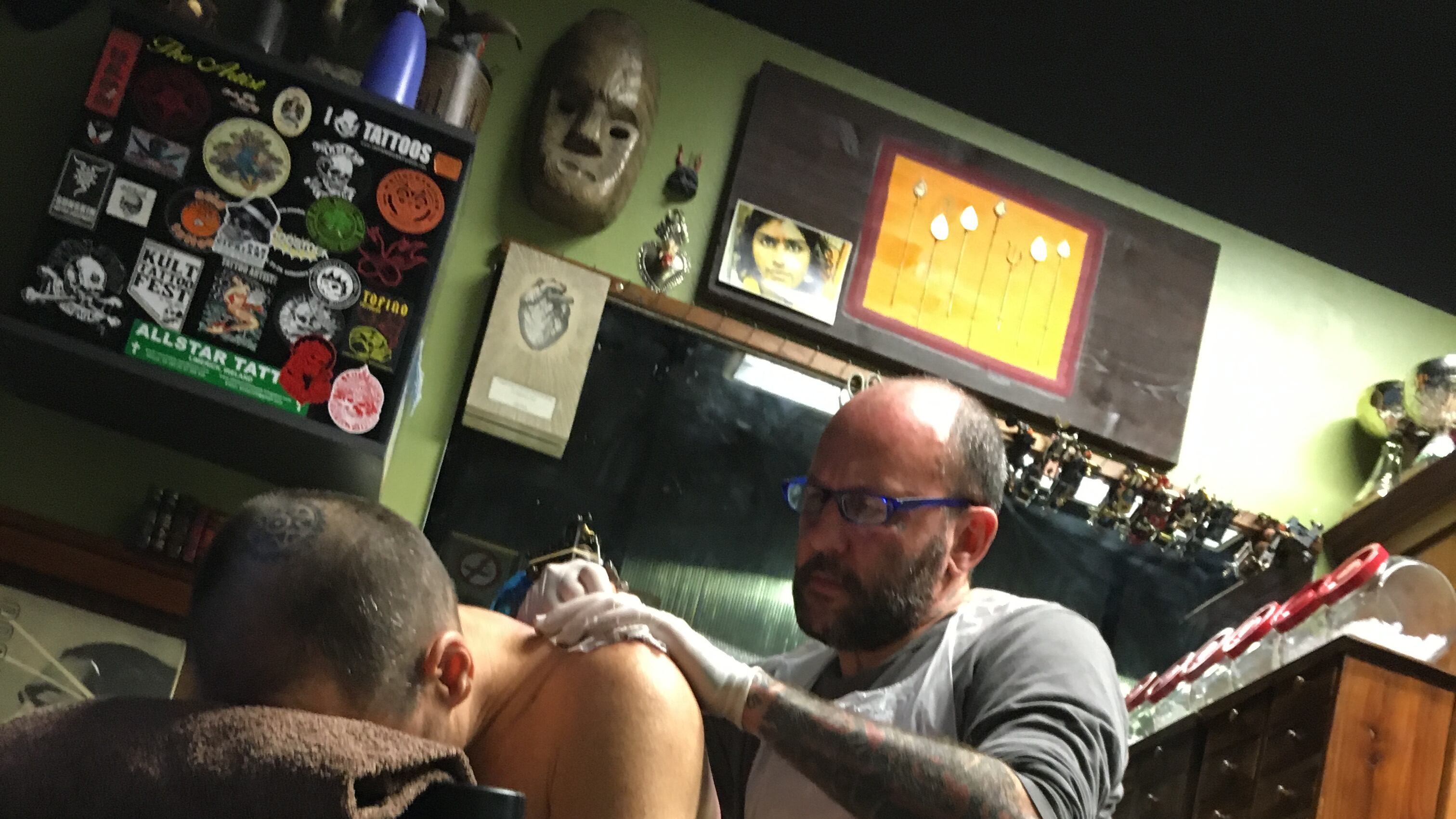 Marco Ruffa, l'anarchico dei tatuaggi: "Serve più cultura e romanticismo"