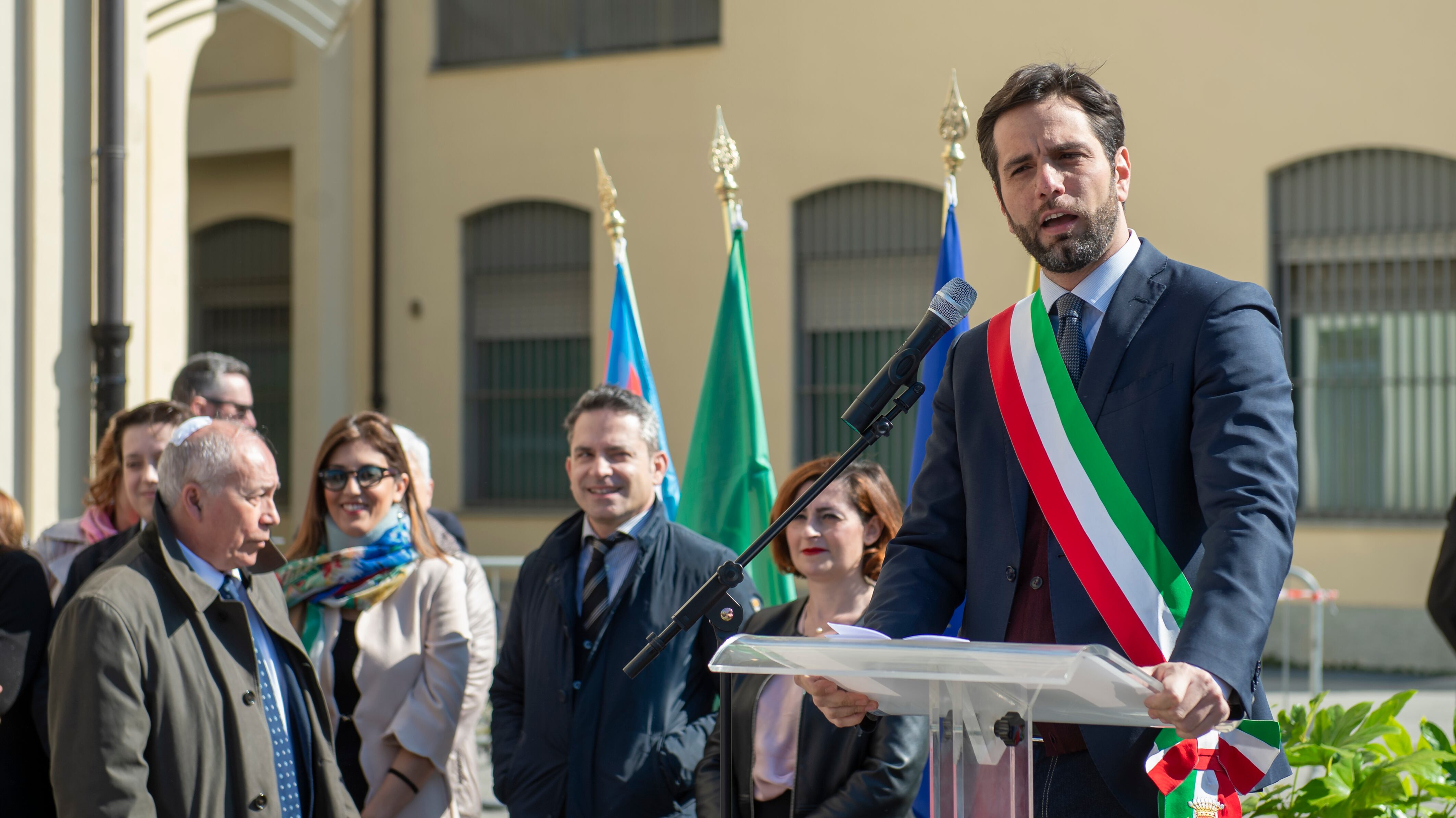 A Torino i candidati (tutti maschi) litigano sui 2 euro alle primarie