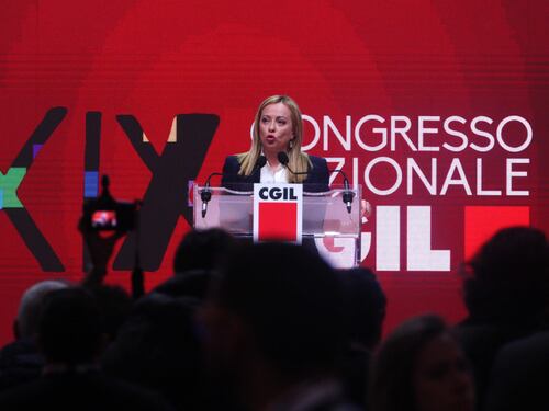 Meloni dalla Cgil sfida le contestazioni: "No salario minimo e rdc"