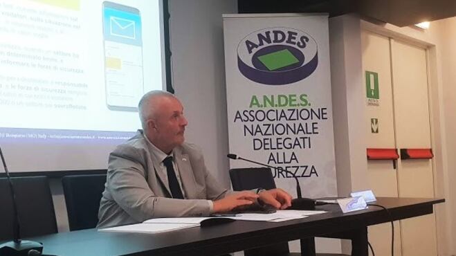 Gli steward contro il decreto Salvini: "Troppe restrizioni per stranieri"