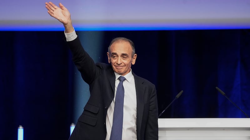 “Sarò candidato”. Zemmour torna in campo per l’Eliseo e rilancia la sfida sulla remigrazione