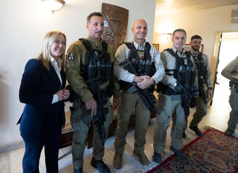 Giorgia Meloni in visita al contingente italiano in Iraq 1