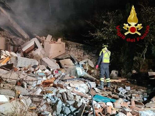 Esplosione a Lucca, crolla una villetta: trovato un corpo, si cerca un disperso