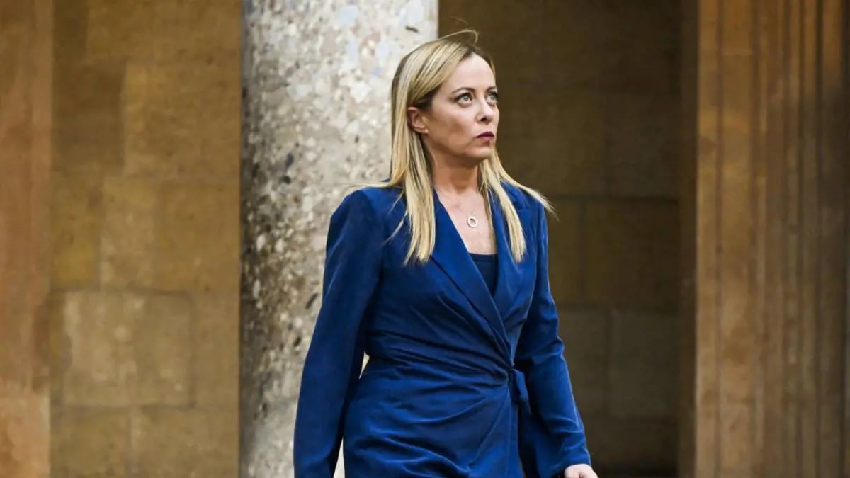 L'affaire Giambruno fa volare la premier. Massmediologi in coro. "Ha gestito bene tutto"