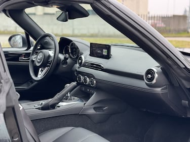 Mazda MX-5 1.5: guarda la gallery del restyling 2025 12