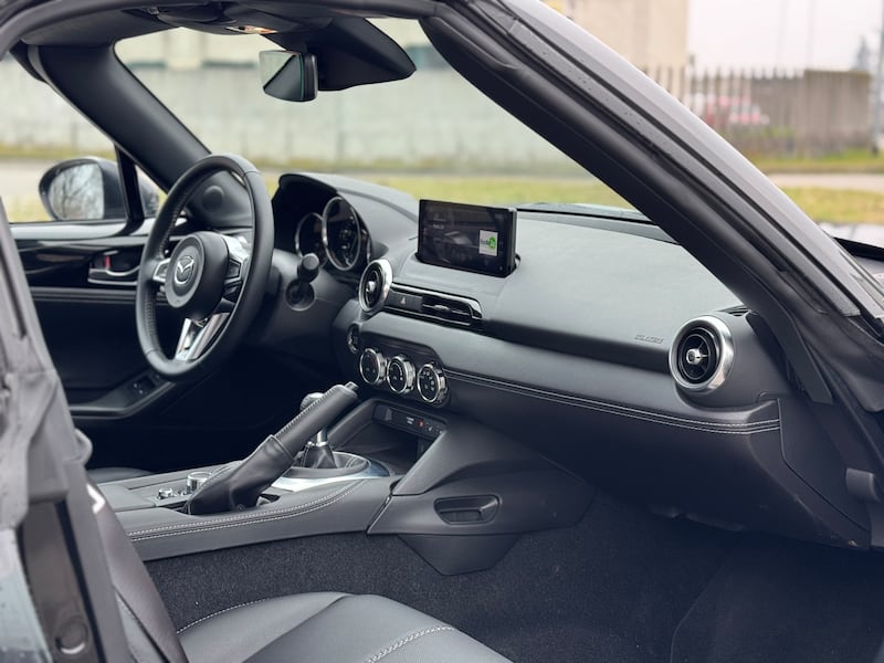 Mazda MX-5 1.5: guarda la gallery del restyling 2025 12