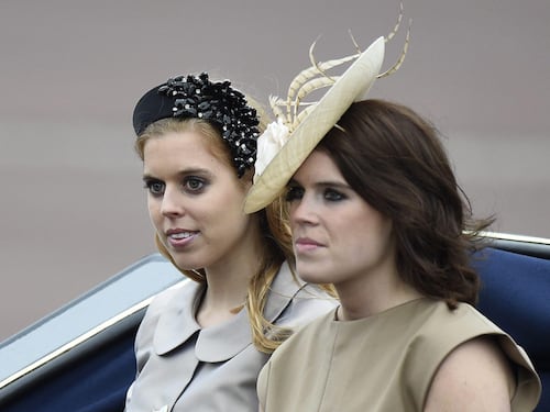 Re Carlo, la decisione sulle nipoti Beatrice ed Eugenie di York: escluse da tutti gli eventi ufficiali