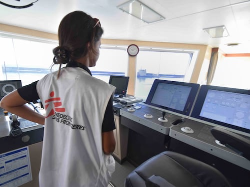 Migranti, boom di partenze dalla Libia. E Msf torna in mare