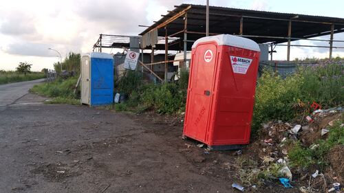 Accampati in un'ex fabbrica i rom sgomberati a Giugliano  9