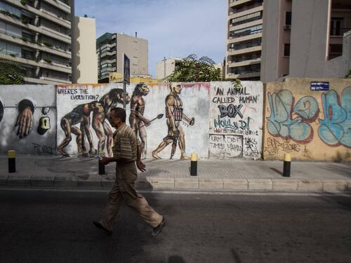 Da scimmia a kamikaze: non-evoluzione a Beirut