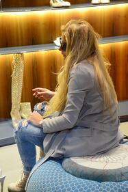 Francesca Cipriani sexy: shopping a Milano 14