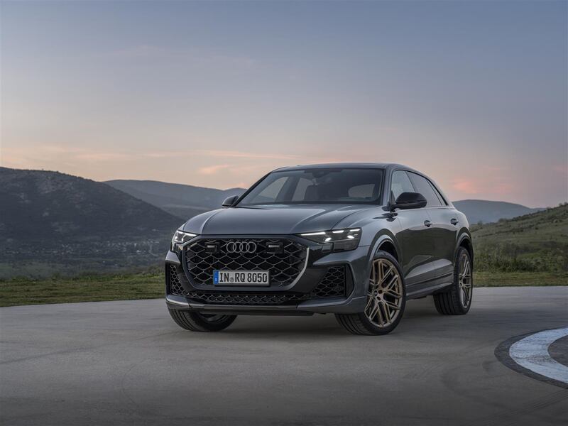 Nuova Audi RS Q8 2024, guarda tutte le immagini 3