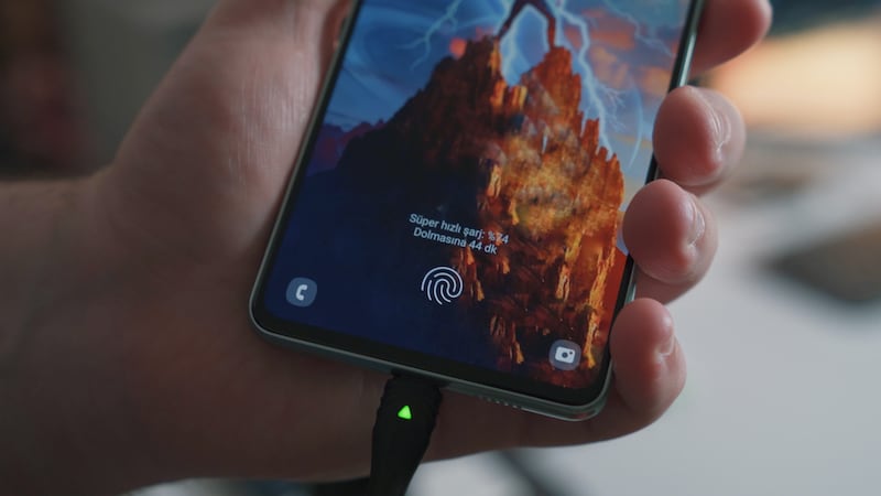 Come evitare che lo smartphone si surriscaldi e cosa fare se succede: 5 errori e 5 rimedi