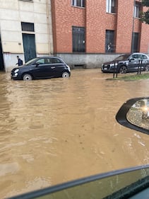 Maltempo a Milano, le strade allagate 1