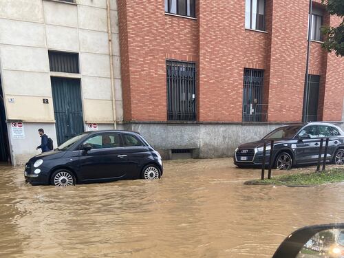 Maltempo a Milano, le strade allagate dall'esondazione dei fiumi