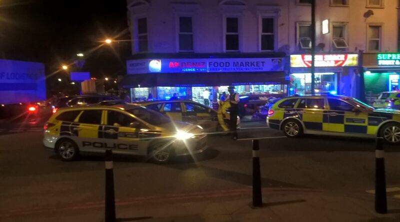 Londra, un van contro la folla: un morto e otto feriti 3