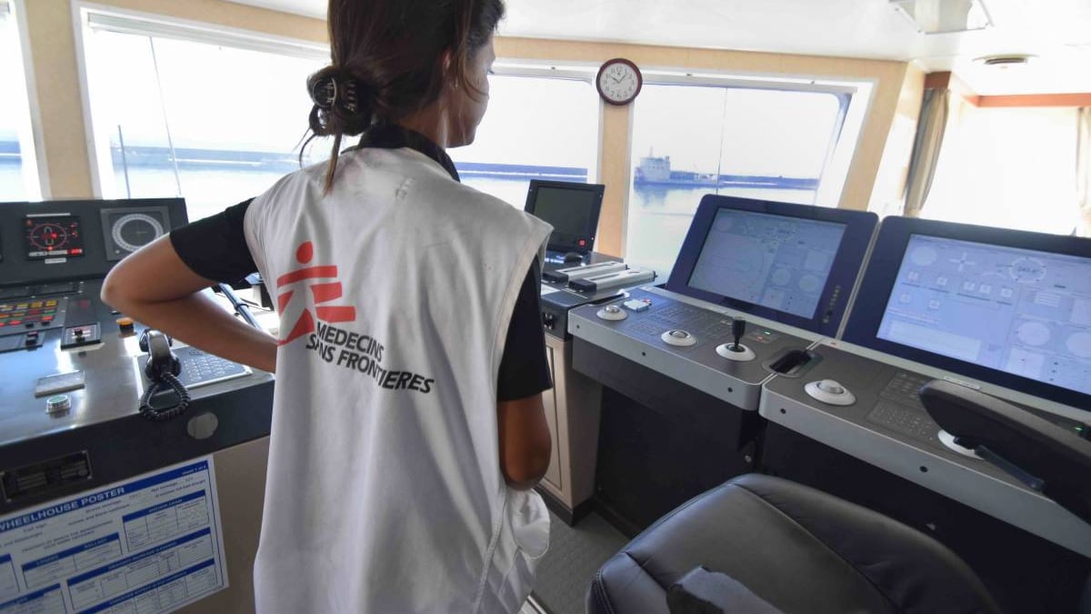 Dal Nobel ai sospetti di legami con gli scafisti: chi c'è dietro la nave che ci porta migranti
