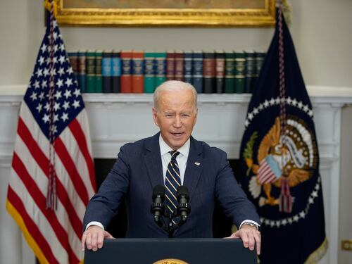 Washington alza il tiro: "Più armi e aerei a Kiev". E Biden volerà in Europa