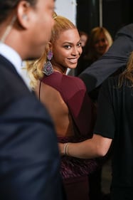 Beyoncé Knowles, seno in vista e scollo mozzafiato a New York 44