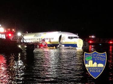 Usa, Boeing atterra in un fiume della Florida 1