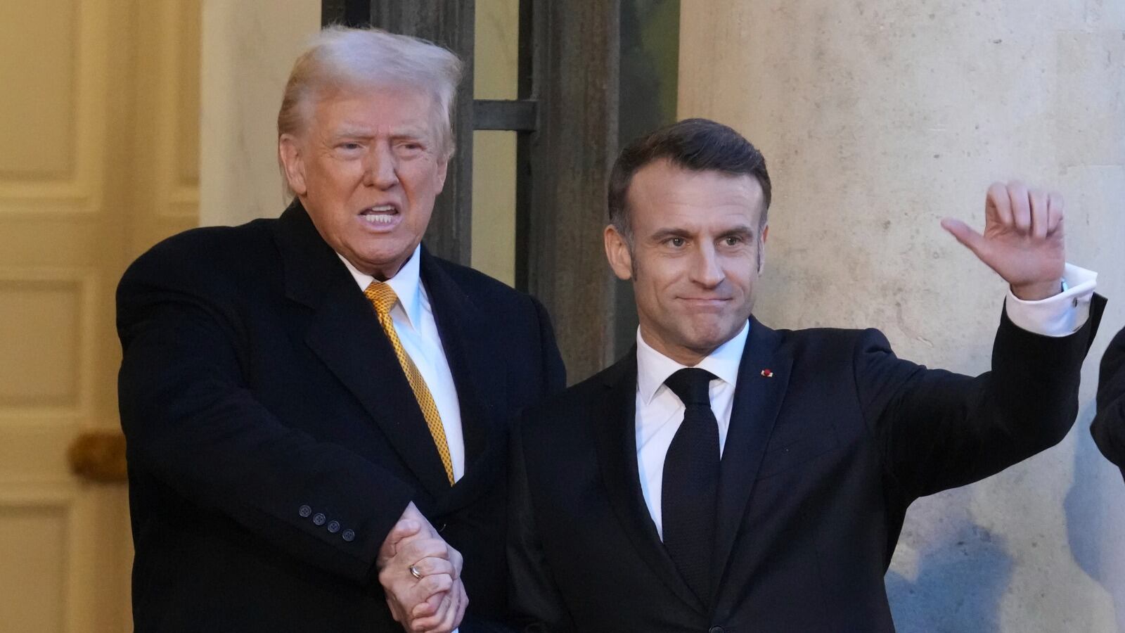 Il ritorno di Trump in Europa: "Il mondo sta impazzendo"