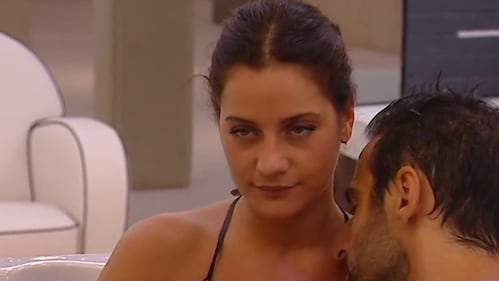 Grande Fratello 14, baci e nudi bollenti nell'idromassaggio 10