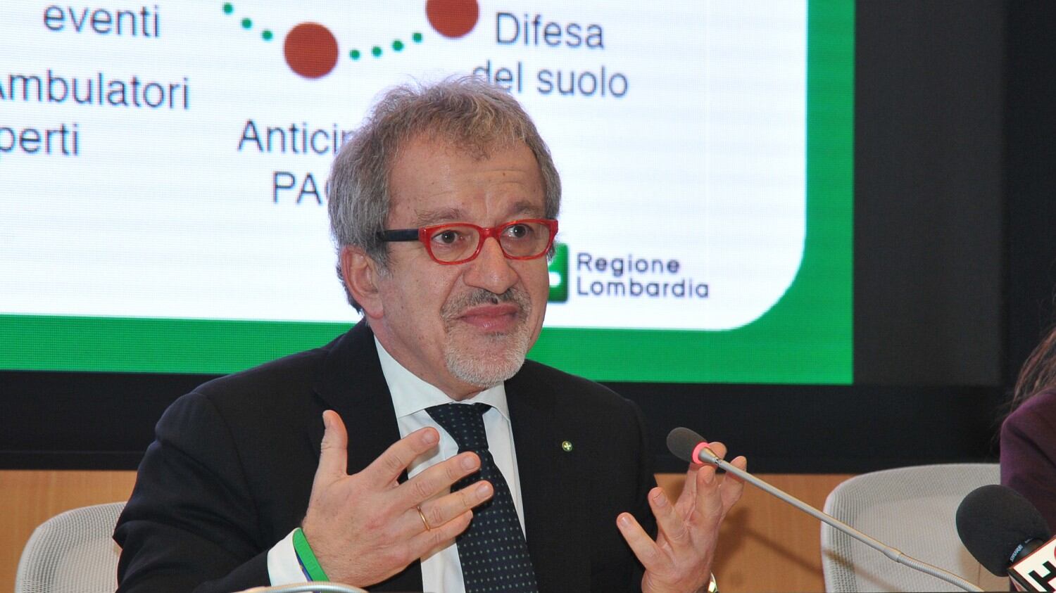 Maroni avvisa Matteo: "Non fare come Alfano ministro e segretario"