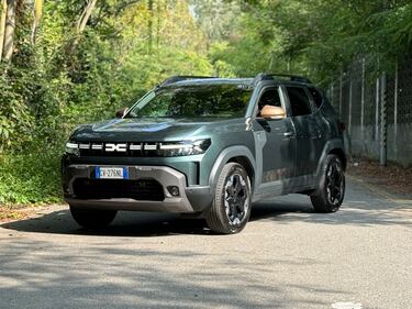 Dacia Duster Hybrid 2024: guarda la gallery del SUV con consumi da citycar 2