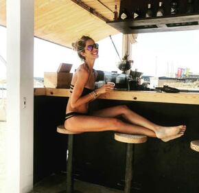 Elena Santarelli, bikini sexy contro gli hater 2