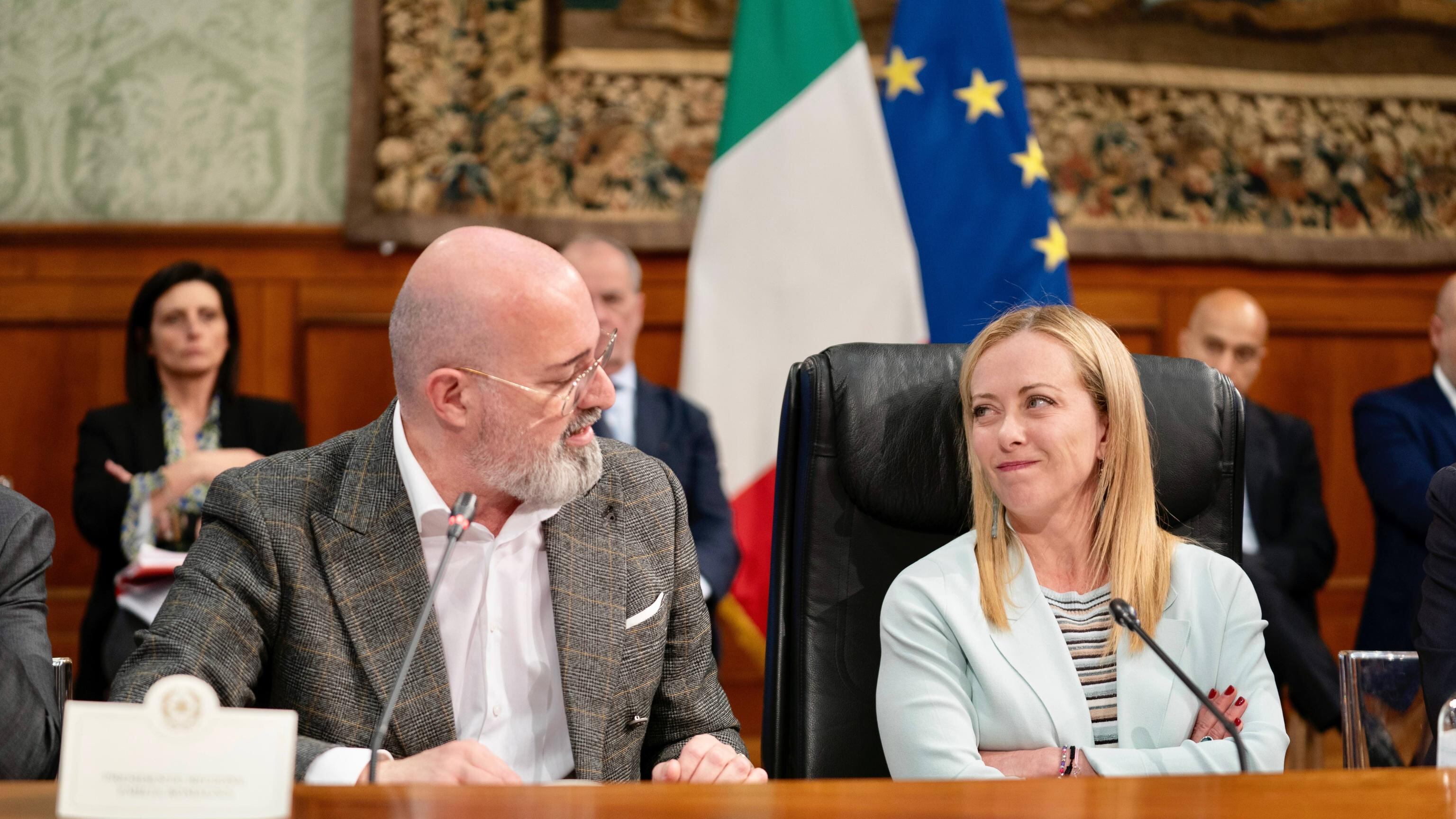 Aiuti del governo: 900 euro a famiglia. E sul commissario si prende tempo. Oggi arriva Ursula