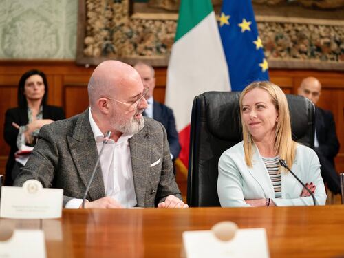 Aiuti del governo: 900 euro a famiglia. E sul commissario si prende tempo. Oggi arriva Ursula